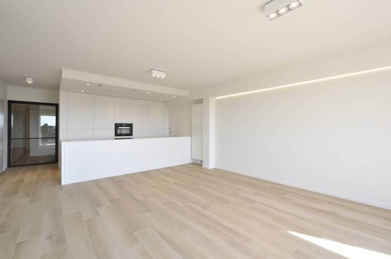VERHUUR  Appartement 2 SLPK Knokke-Zoute -Kustlaan / Hedendaagse afwerking
